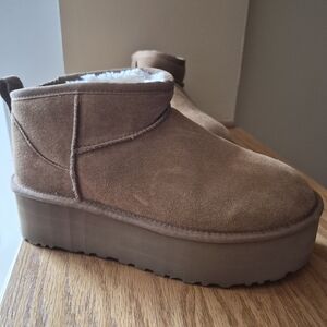 UGG Ultra Mini Platform